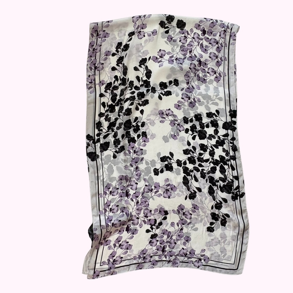 White House Black Market Delphinium Oblong White Lavendar Floral Scarf NWT - Picture 5 of 7